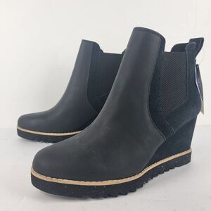 TOMS Maddie Black Wedge Lug Sole Water Resistant Boots Size 8